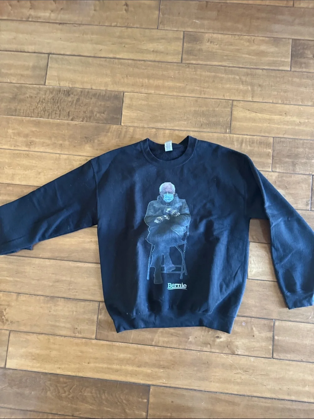 Bernie Sanders - Gildan Black Crewneck Sweatshirt with Seated Graphic Mens M